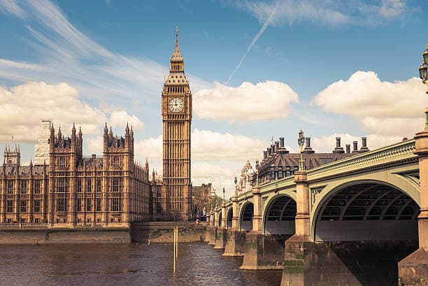 Big Ben and the Palace of Westminster on a sunny day, with Westminster Bridge in the foreground. - Home Instead