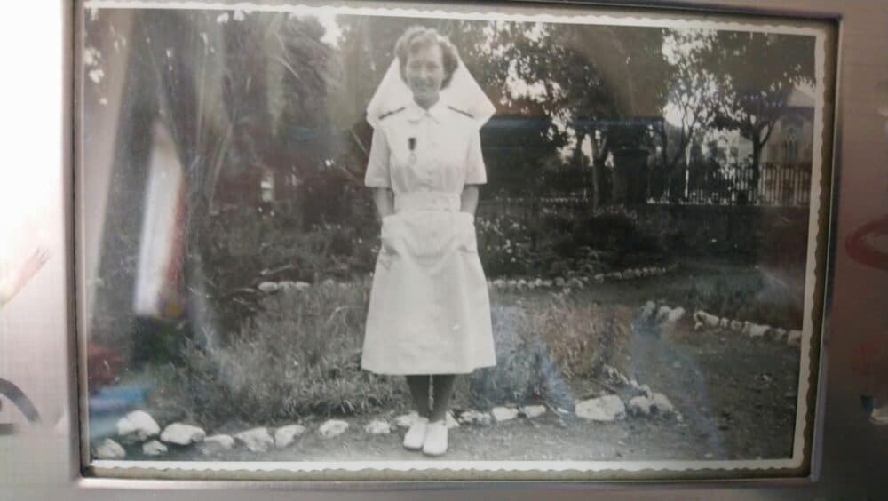 Engaging Topics and Questions to Inspire Deep Conversations with Seniors