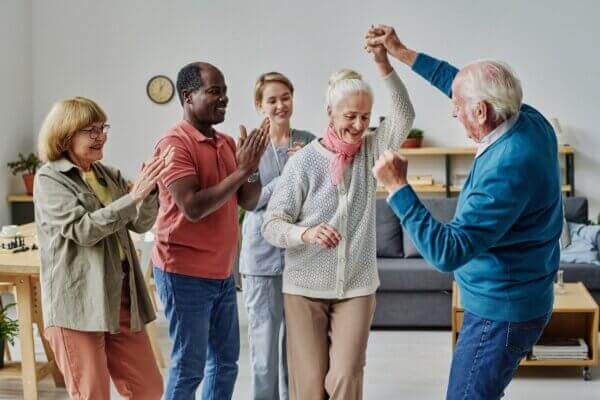 5 Social Activities for Seniors Living in Watford