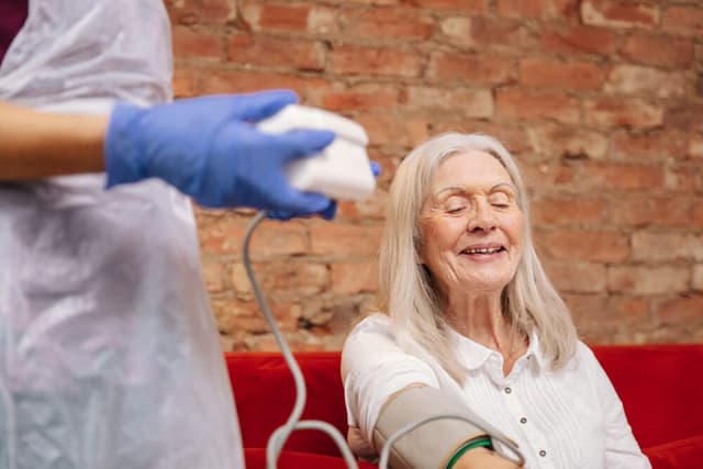 Monitoring and Vital Sign Ranges For Older Adults | Home Instead