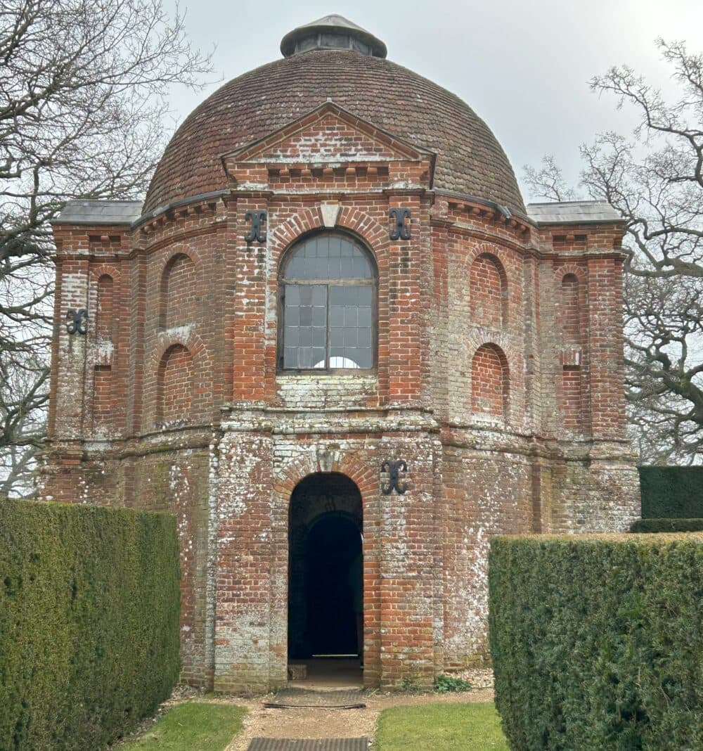 THE VYNE SUMMERHOUSE (1)