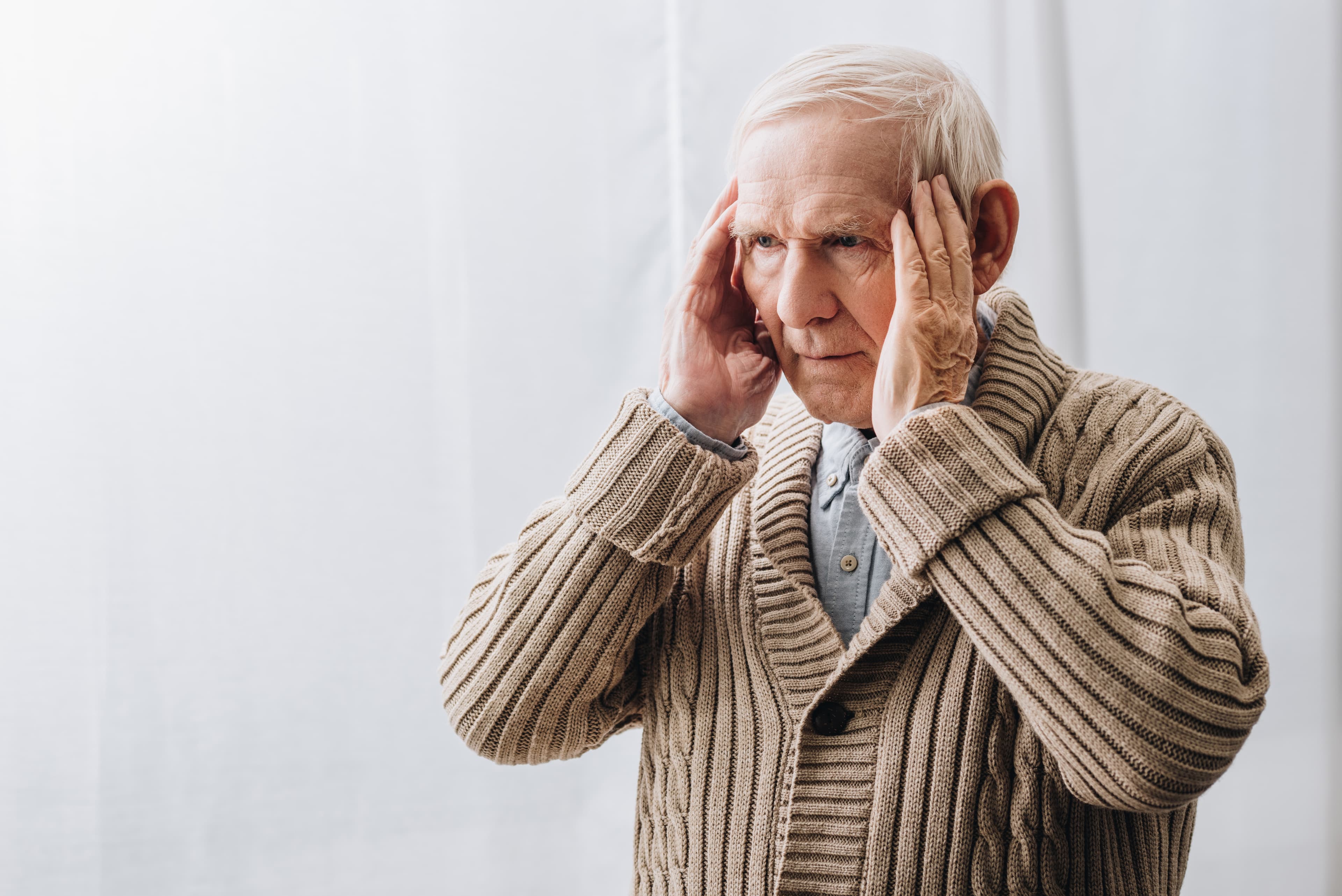 Pensioner with dementia having headache at home - Home Instead