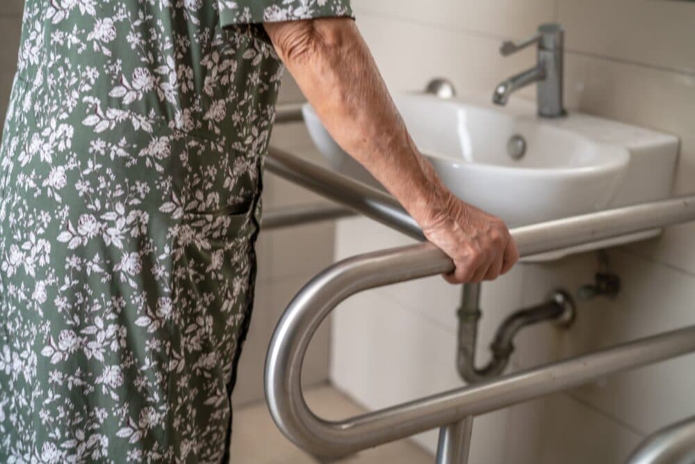 Tips for Preventing Slips and Falls While Bathing: Safety Measures for Bathing